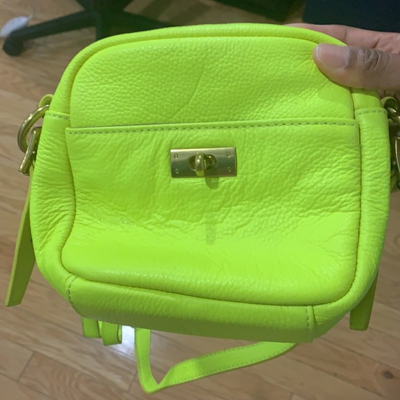 NWOT 100 % Leather Crossbody Handbag - Picture 7 of 7